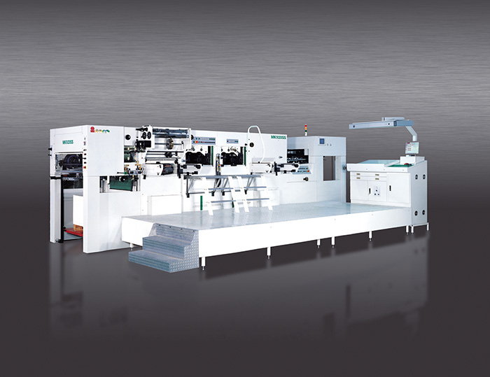 MK 920SS雙機(jī)組燙金機(jī)
技術(shù)描述：雙機(jī)組整機(jī)設(shè)計技術(shù)
雙機(jī)組專利技術(shù)，一次走紙完成多次燙金，成為煙包經(jīng)典。